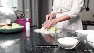 Babe from America has a pie and she knows how to use it