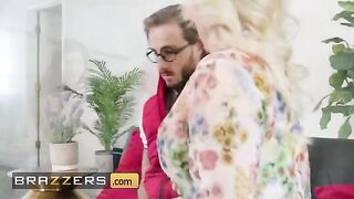 The hot girl next door, Morgan Taylor, gave a lesson on kissing
