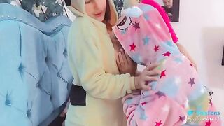 A trio experience with a 6-month pregnant woman who loves to eat cock