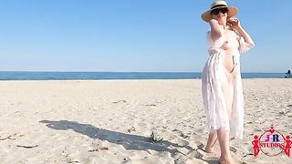 A girl is fucking on the beach for the first time ever