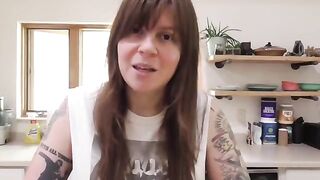 A Wisconsin woman with a strange accent fucks her neighbor in POV style