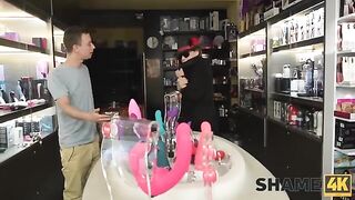 The trickster led the mature neighbor from the sex shop to the dad's bedroom