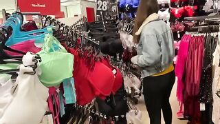 Shopping in ChihuahuaSU ends with a hot session in the toilet gallery