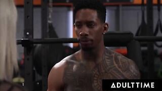 Muscle hunk Jesus Reyes stuffed every hole of ebony hottie Zaawaadi