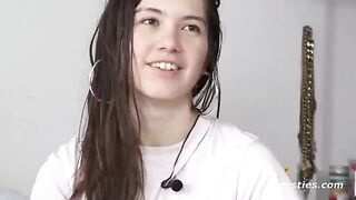 Hot American babe has sex with her boyfriend in the bathtub and rubs her clit
