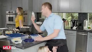 Smoking hot housewife Rachael Cavalli gets her pussy saucy in HD