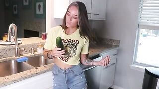 The girl was preparing lunch and suddenly felt like fucking