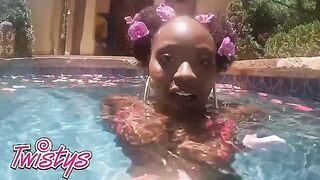 Petite babe Elsie shakes booty while swimming naked