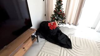 The courier delivered the parcel and his wife received a passionate surprise