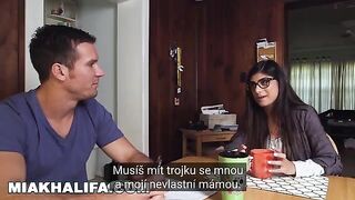 Můj přítel mi nedovolí mít trojku, takže jsem hadal s dvěma černochy