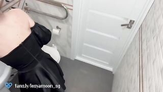 First night date ended with a hot encounter in the toilet for Lesya Moon