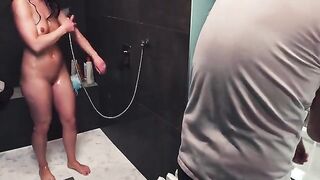 Babe ruined guy’s orgasm while giving him a handjob under the shower