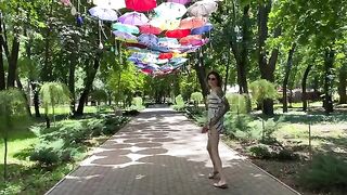 I show my pussy in the park and masturbate without panties, getting cum in the car