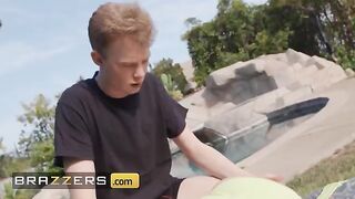 Busty stepmom Dee Williams and Daya Knight enjoy a thrilling ride