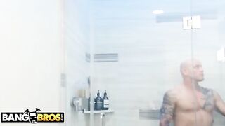Mia Malkova, the stunning PAWG, gets her stepbrother’s cock in a twist