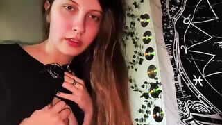 A cute stepsister sucks a cock of her boyfriend playing on the computer