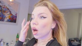 A tiny pussy of a passionate babe made her guy cum three times, with one on her face
