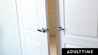 Gorgeous MILF Voyeur Alexis Fawx Seduces Carter Cruise to Scissoring