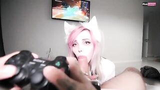Babe fucks while I play Genshin Impact without interruptions