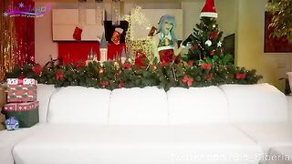 A Merry Christmas surprise from the stunning Sia Siberia awaits