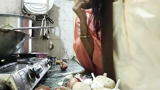 Desi threesome with hot Mumbai babe and her husband in FFM action