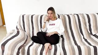 Biondina annoyed calls her friend to lick and fuck her