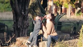 Fitness model fucks risky pussy to mouth with hot teenie in park