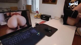 Fix the laptop and get laid with a cute teen, it's a win-win!