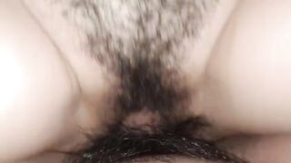 A woman with a wet pussy gets creampied after quick sex