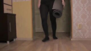 I fucked my curvy roommate while she was doing yoga