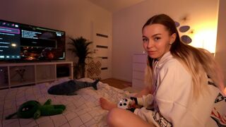 The girl got a great fuck and squirt instead of playing