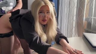 A tutor called the girl to explain the subject in the bedroom