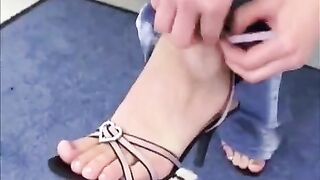 A juicy brunette makes a stunning blowjob and fucks beautifully in this steamy homemade scene