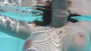 Alia tests a new dildo in the pool, alone and completely naked