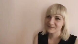 The guy learned to caress his girlfriend’s pussy, pleasing her incredibly well