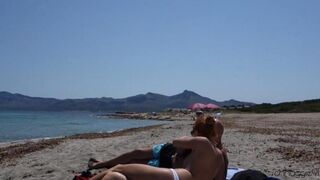 Blowjob in public beach – VVigglyPuff - A juicy wank on the nude beach