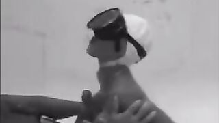 An aqualangist got a blowjob while diving in the water
