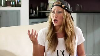Carter Cruz makes lesbian love with her friend on the couch