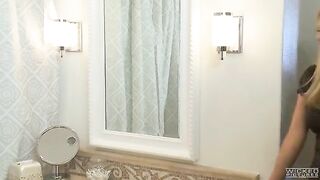 The husband fucked his wife in the bathroom, a steamy scene