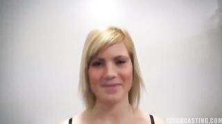 A pretty 25-year-old Czech girl made a blowjob during porn casting