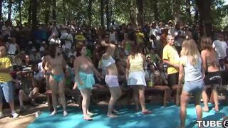 A young girl is fucking with a guy in the forest