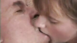 The grandfather tore the finger of her granddaughter in a heated moment