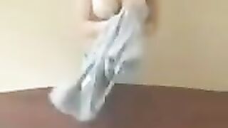 A chick with big milk teaches you to work with it
