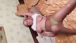 A pregnant woman exposed her breasts to the photographer