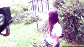 A stranger makes a blowjob to her new friend in the bushes