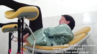 A girl was fucked in the gynecologist's office by a vigorous fist
