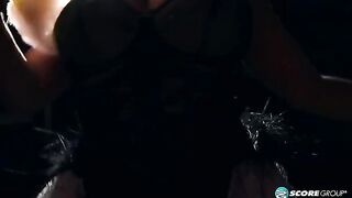 North Carolina burlesque performer Liza Biggs gets her pussy railed in stockings