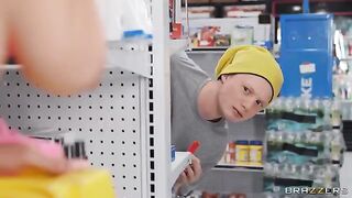 A bodega employee achieved an incredible feat with a girl in the store