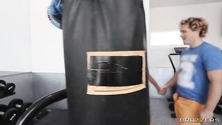 Face-to-Face Squatting with a Vabbing Latina in a Threesome