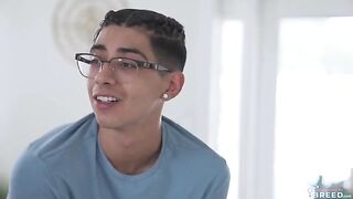 A young guy got stuck on his step mom’s big boobs